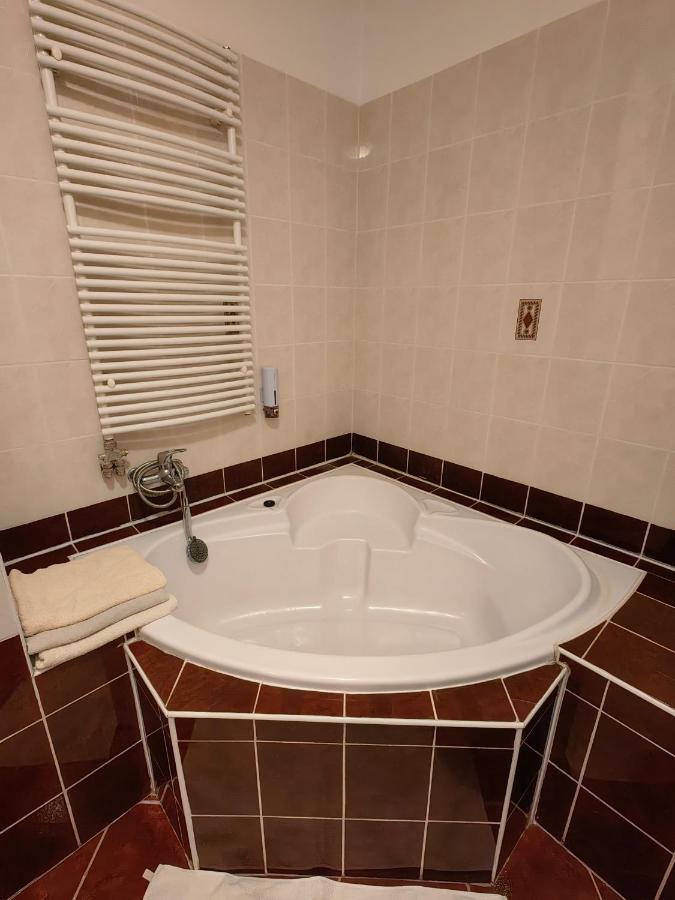Oasis Apartman Szeged Exterior photo